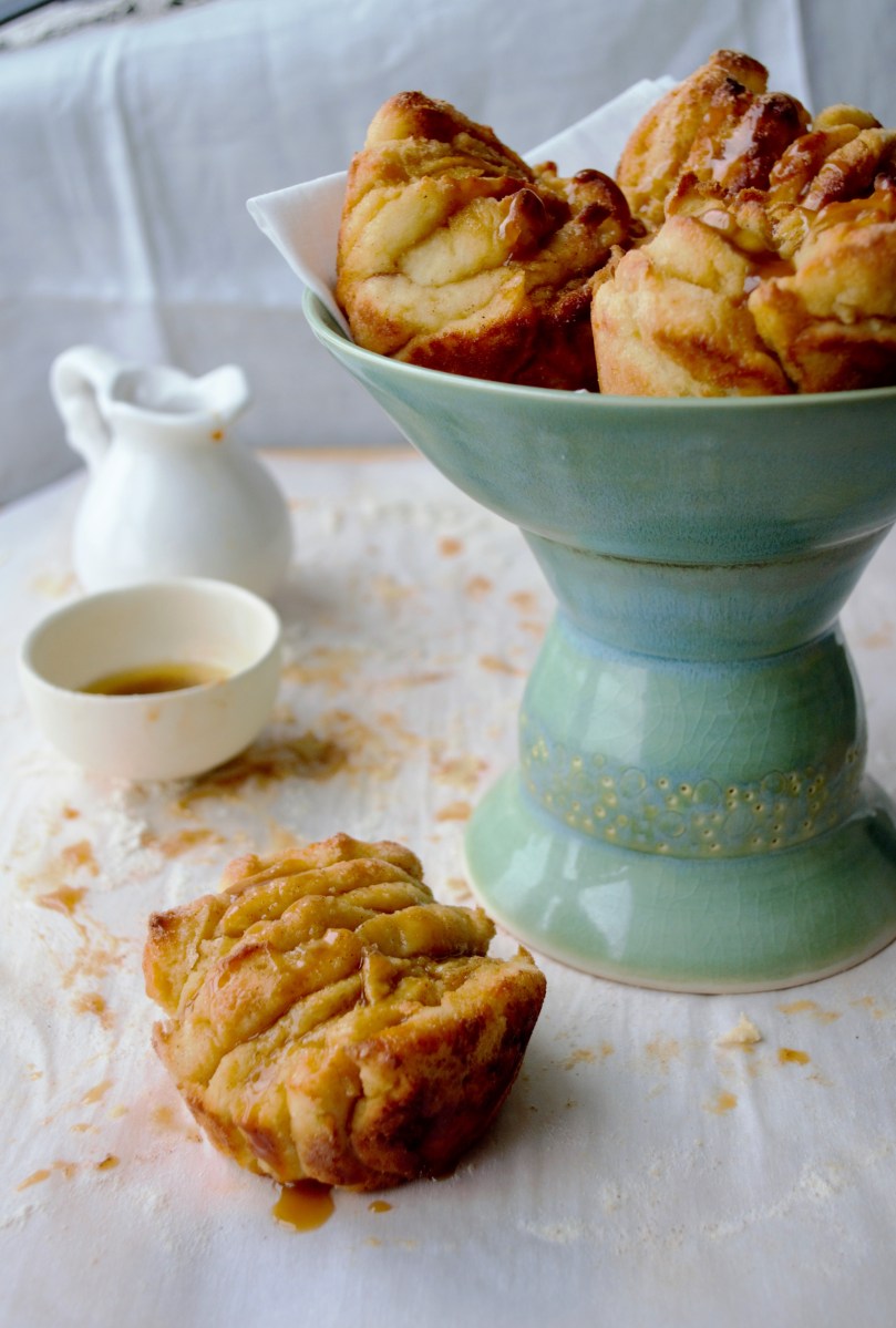 pull-apart cinnamon caramel muffins