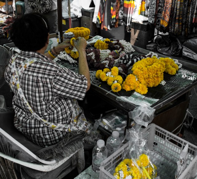 thai markets flowers marigolds
