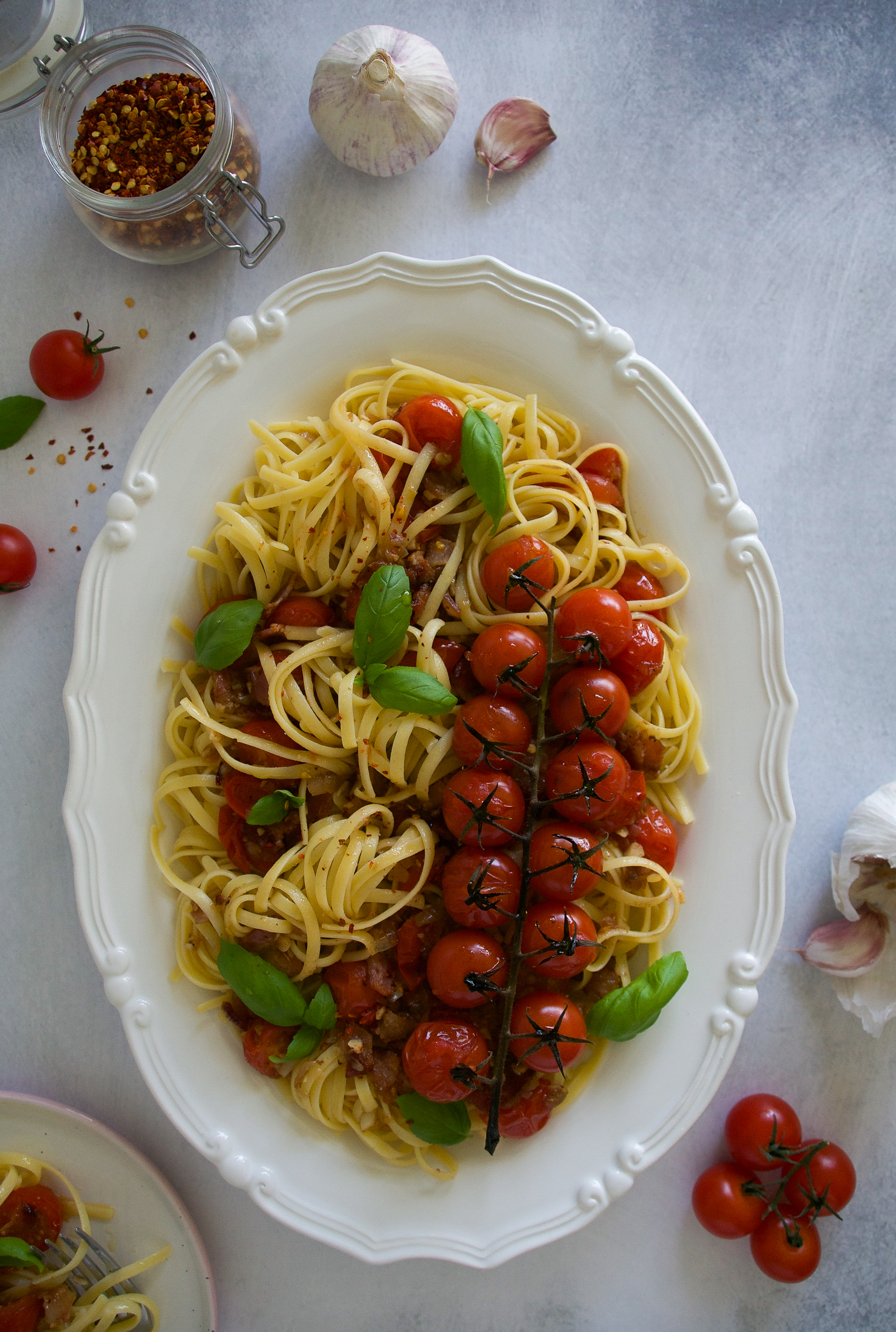 inguine with roasted cherry tomatos and bacon